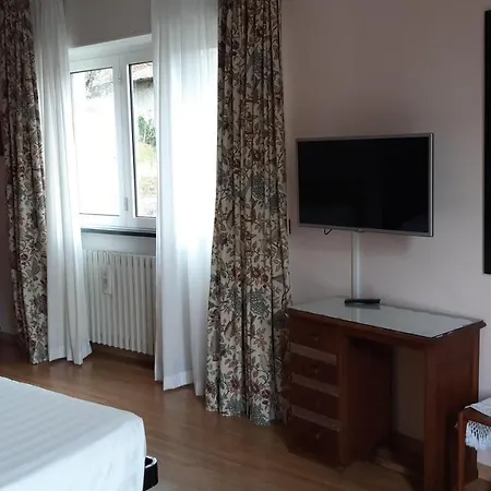 Balcone Fiorito ميناجيو