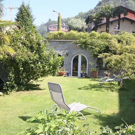 Balcone Fiorito 3* メナッジョ