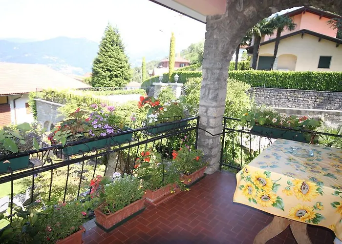 Balcone Fiorito 3* 메나지오