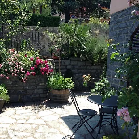 B&B Balcone Fiorito 메나지오